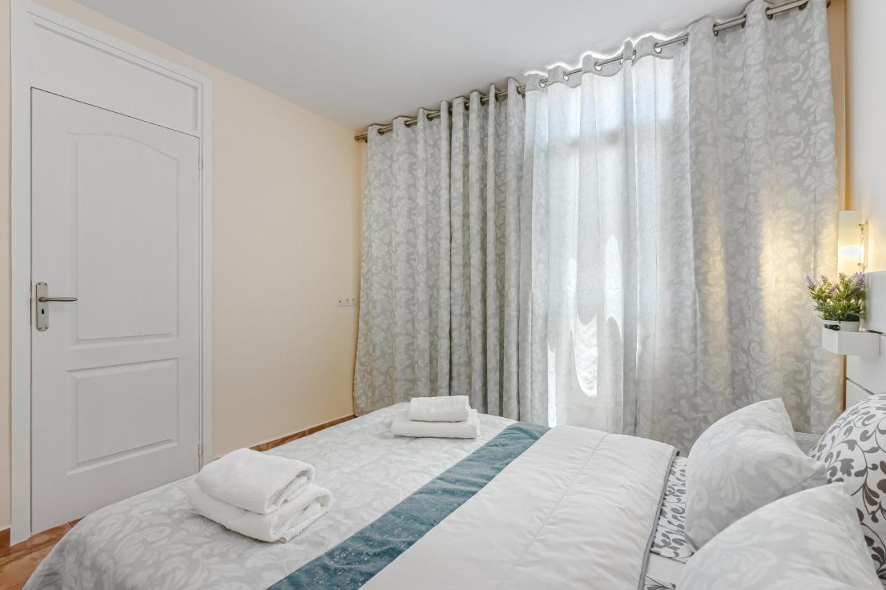 Apartment Apart America - 150 Meters From The Beach, Free Wi-Fi Arona  Exteriör bild